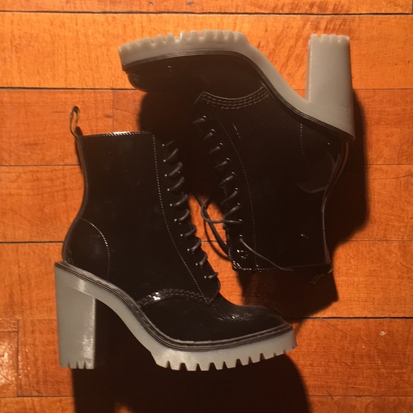 dr martens kendra patent